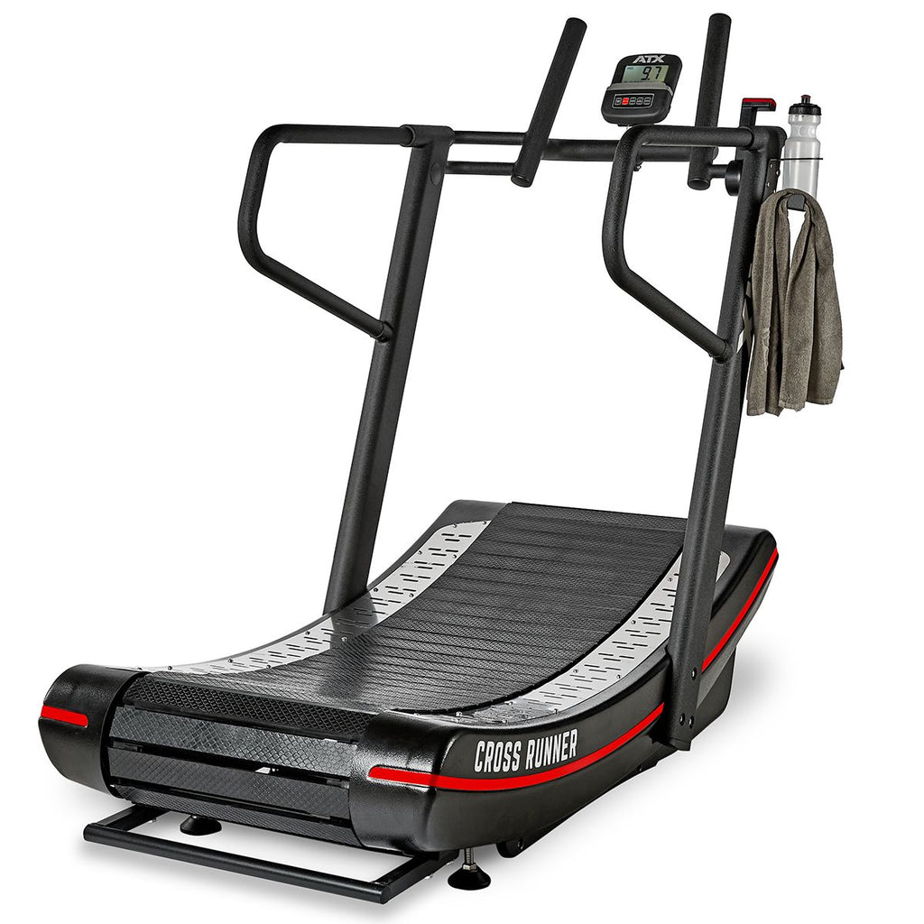 Curved treadmill Cross Runner med motstandsregulering 180 kg montert