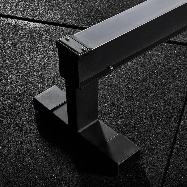 Detalj av batterirom på Air Rower romaskin med luftmotstand
