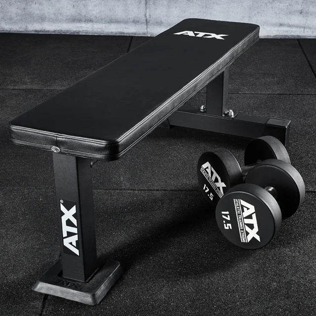 Flat treningsbenk PRO 750 kg belastning 127 cm montert i treningsrom