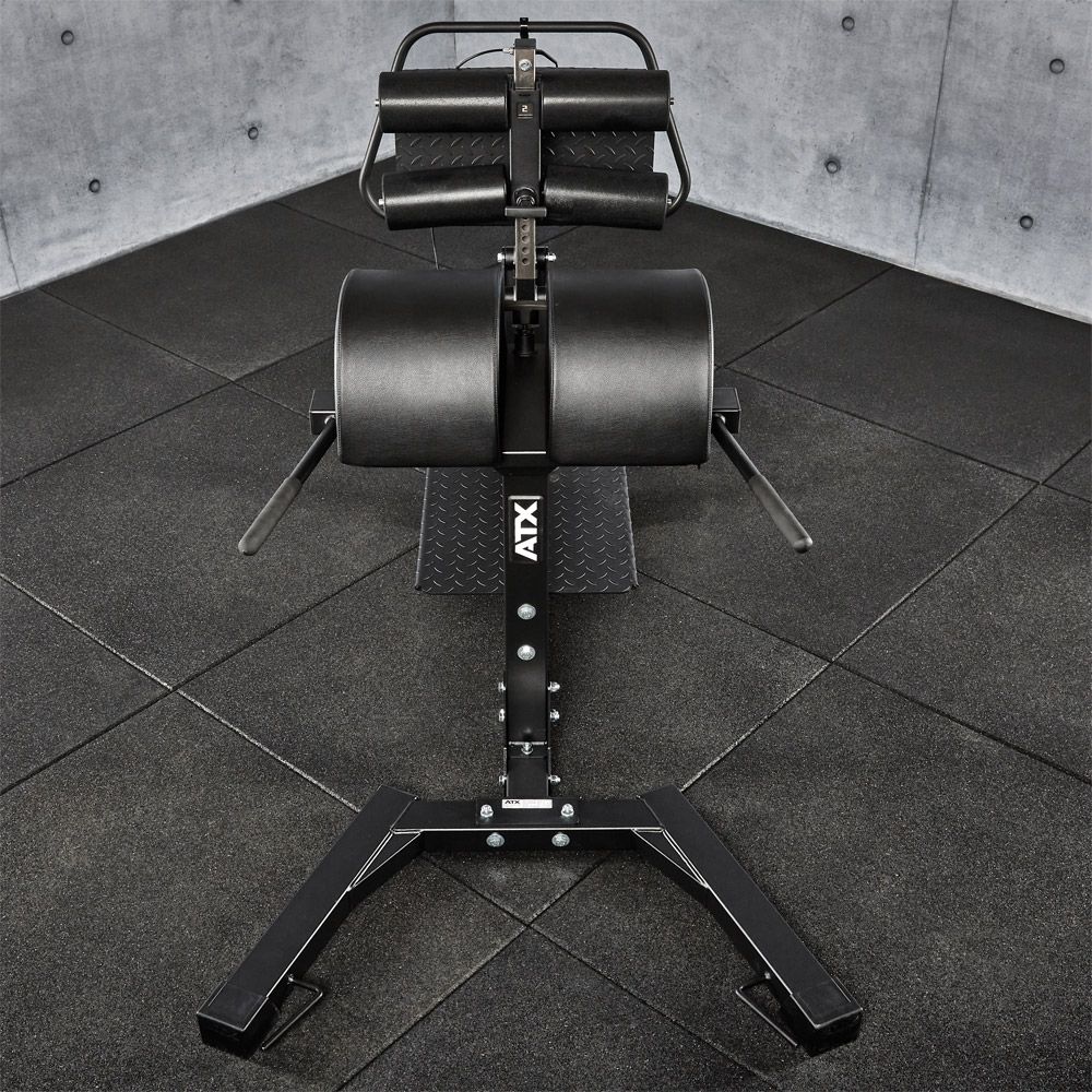 Glute ham trainer PRO 98 kg belastning 500 kg EN 20957 montert i treningsrom