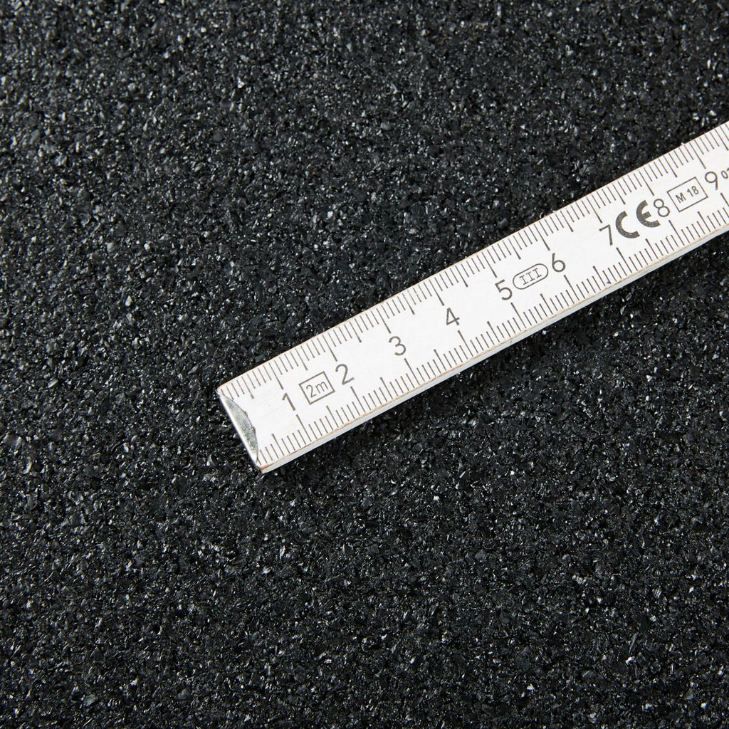 Nærbilde av overflate på Gulvbeskyttelse gummiflis 1000 x 1000 x 20 mm svart