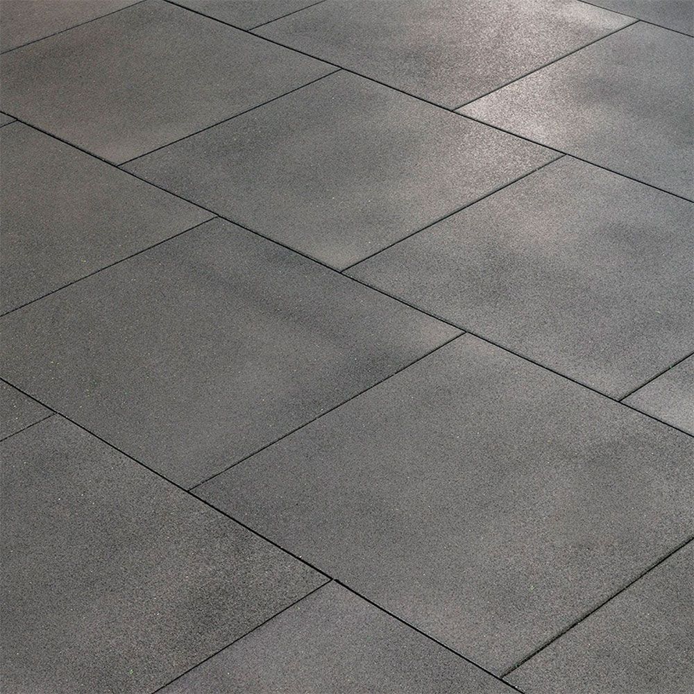 Gulvbeskyttelse gummiflis 1000 x 1000 x 20 mm svart kantdetalj
