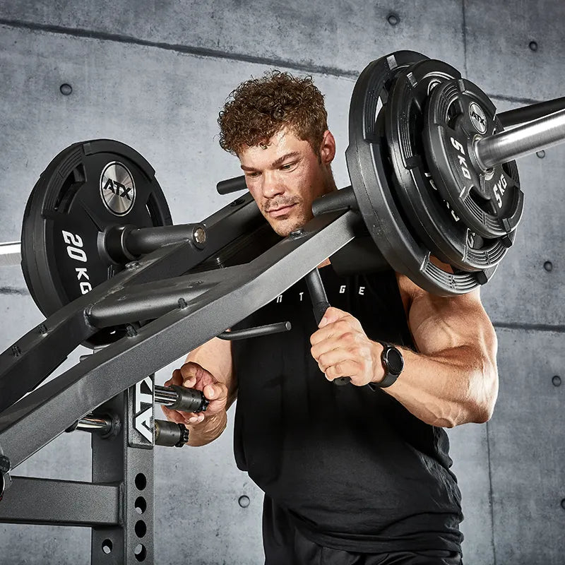 Bruker justerer Knebøy- og leggmaskin / Viking Press 3-i-1 400 kg
