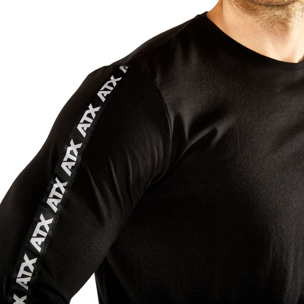 Nærbilde av stoffet på langermet treningsskjorte svart 100 % bomull str. S-XL