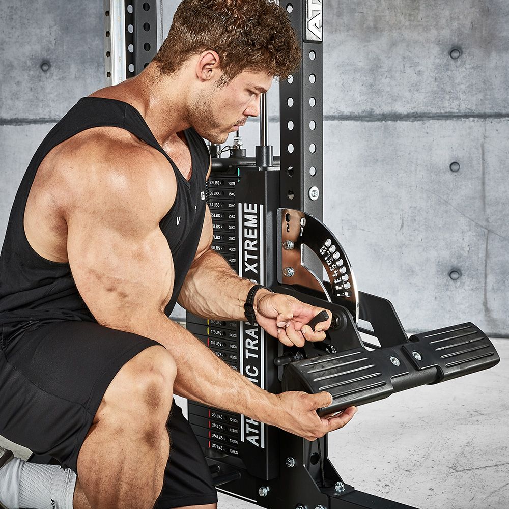 Lat Pulldown-stasjon 3-i-1 Trinity Tower nærbilde av håndtak