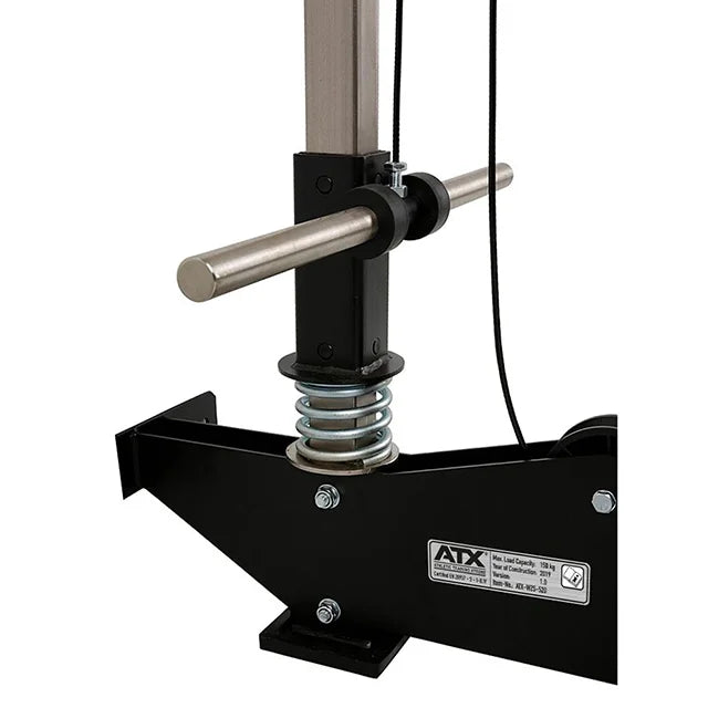 Lat Pulldown veggstasjon Plate Load 130 kg kapasitet i bruk