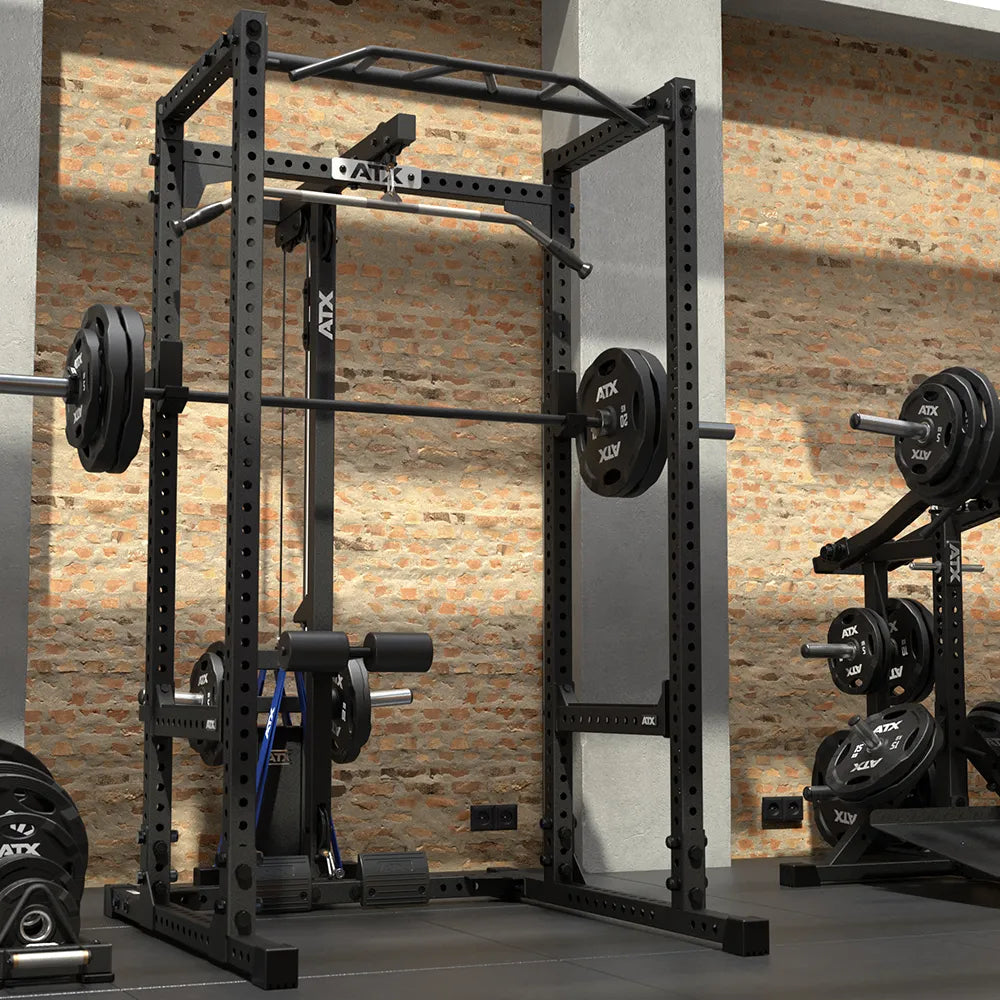 Power Rack 660 med Lat Pulldown vektskiver 215 cm høyde sett fra siden