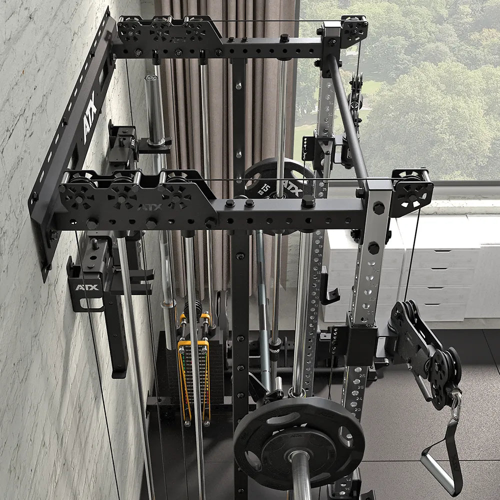 Rack med kabelstasjon og Smith Machine under montering