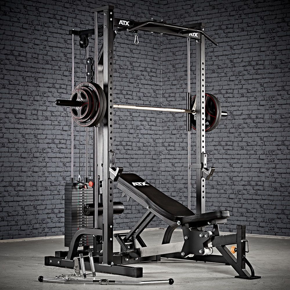 Smith Machine med lat pulldown 115 kg vektstabel montert i treningsrom