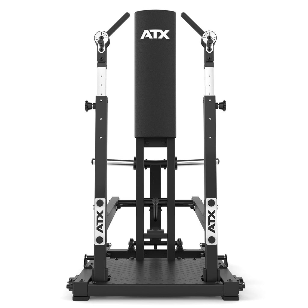Stående brystpress maskin 138 kg montert i treningsrom
