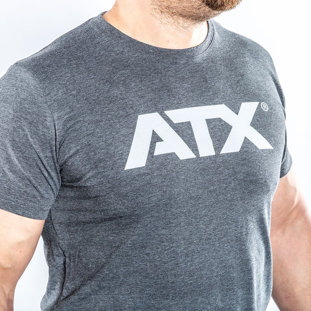 Nærbilde av stoff på T-skjorte grå ATX Barbell Club størrelse M-XXL