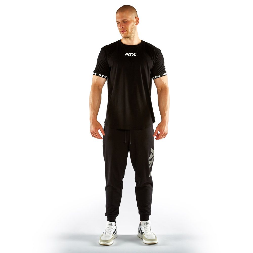 Trenings-t-skjorte 100 % bomull svart S–XL montert på modell