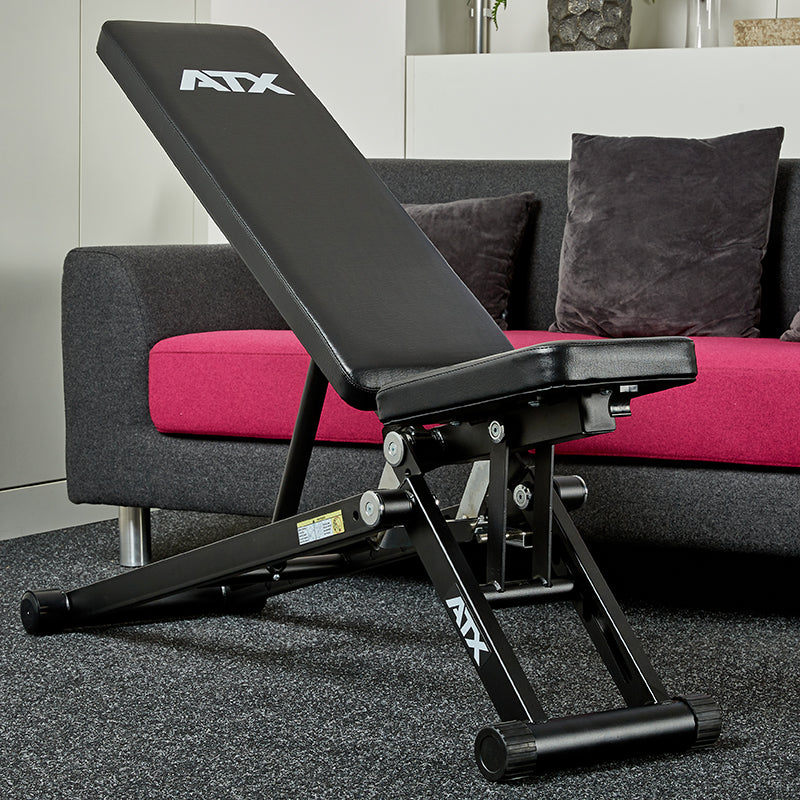 Montert Treningsbenk sammenleggbar 8 justeringer 22 kg svart i treningsrom