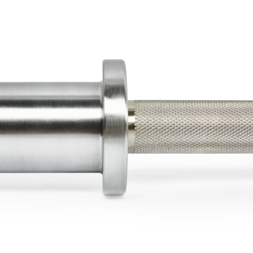 Detalj av XTP® Powerlifting Bar 20 kg IPF-merking grep